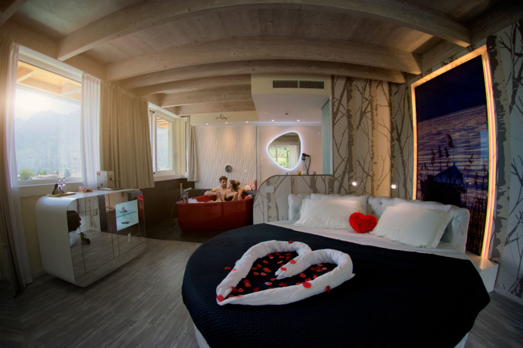 EcoHotel Primavera - Riva del Garda - Love Suite Superior - Letto a forma di cuore