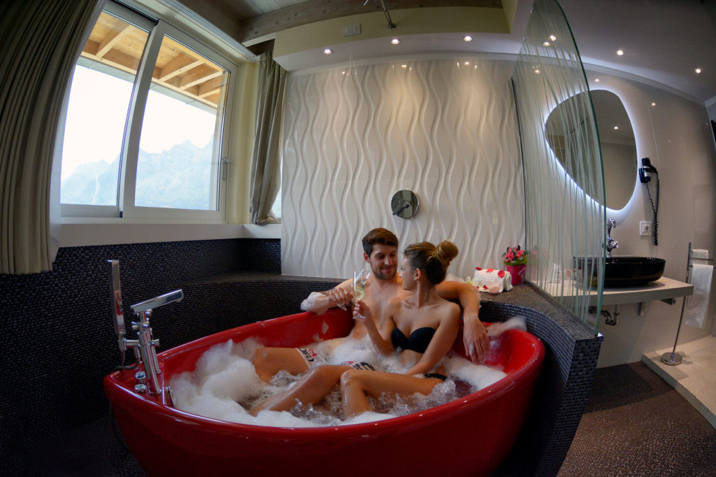 EcoHotel Primavera - Riva del Garda - Love Suite Superior - Vasca da bagno a forma di cuore