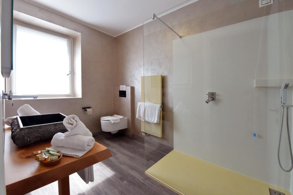 EcoHotel Primavera - Appartamento con due camere Deluxe - Fuoco - bagno