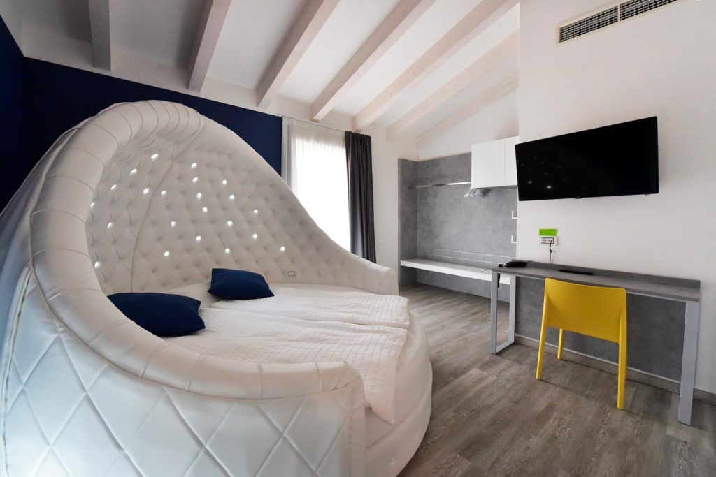 EcoHotel Primavera - Appartamento con due camere Deluxe - Fuoco - camera da letto