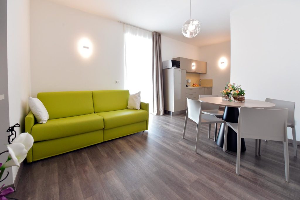 EcoHotel Primavera - Appartamento con due camere Deluxe - Terra - zona giorno e cucina
