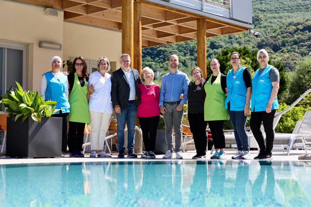 Famiglia e staff - Eco Hotel Primavera